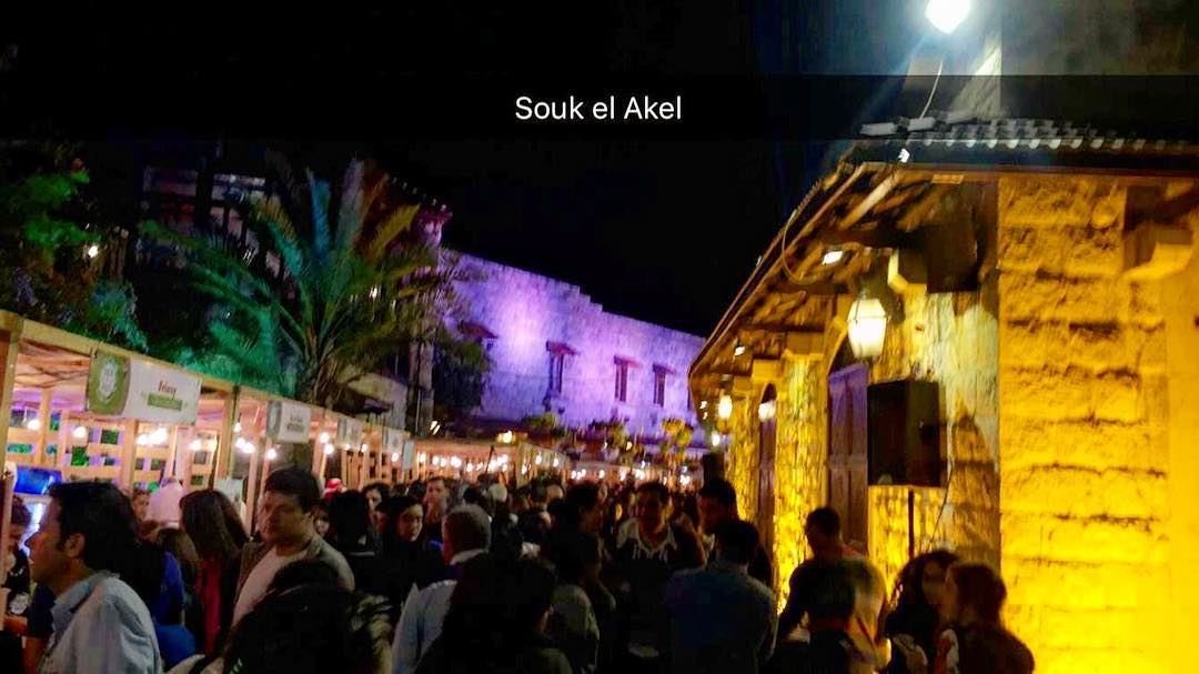 🍔🍕🌭🍗🧀🍞  soukelakel  picoftheday  photooftheday  night  people ... (Zouk Mikael)