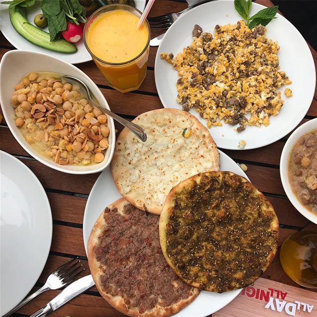 Starting off the day with a lebanese breakfast spread at @mazzatlb (Mazzat)