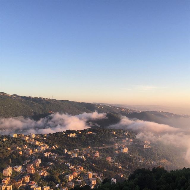 Sunday View 💁🏻‍♂️ What's your plans for today? 🙌🏻 (El Ghîné, Mont-Liban, Lebanon)