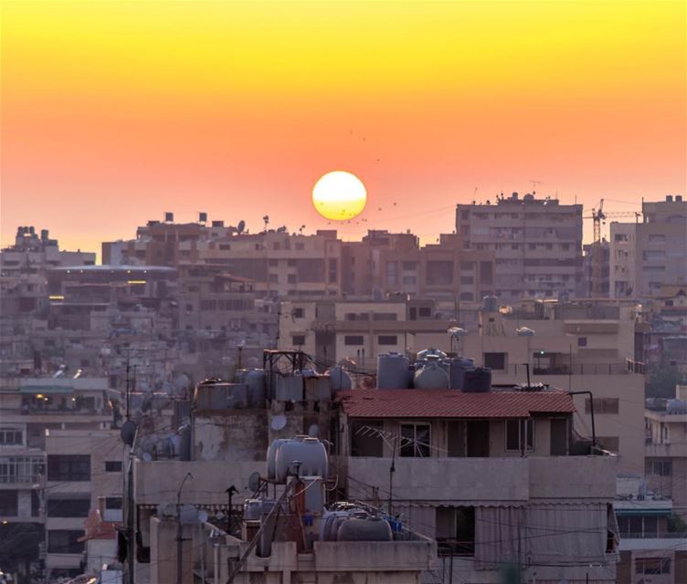 🌅🌅.... sunset beirut city lebanon insta_lebanon sky sunshine... (Hâret Hraïk, Mont-Liban, Lebanon)