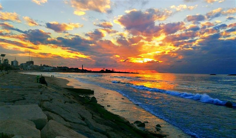 SUNSET DAY FROM SAIDA PHOTO BY ▶ @hussein.fwz PHOTO LOCATION ▶ SAIDA... (Saïda, Al Janub, Lebanon)