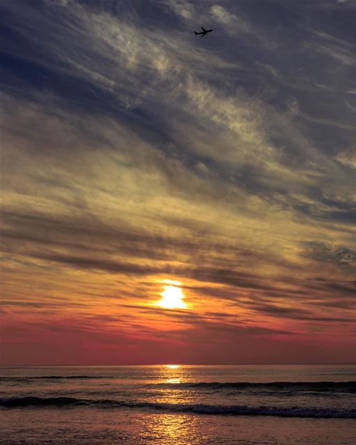 🌅🌅............. Sunset pysglb sea beirut clouds lebanon... (Ramlat Al Bayda', Beyrouth, Lebanon)