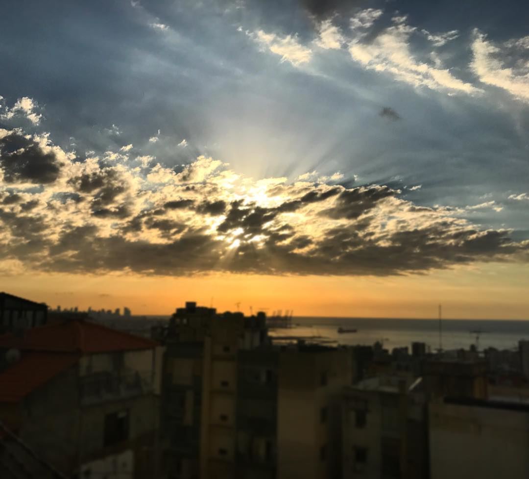 🌅 sunset  sun  beirut  lebanon  picoftheday  whatsuplebanon ... (Zalqa)