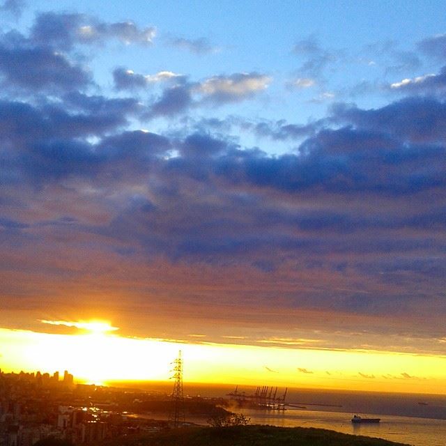 sunset sunmediterraneansea beirutseaclouds cloudy sunlight