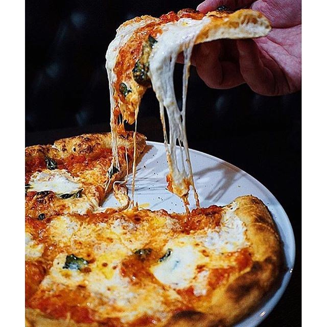 Tag the last person you had Pizza with and let them it's time for more!!! Capture via @eatfamous 