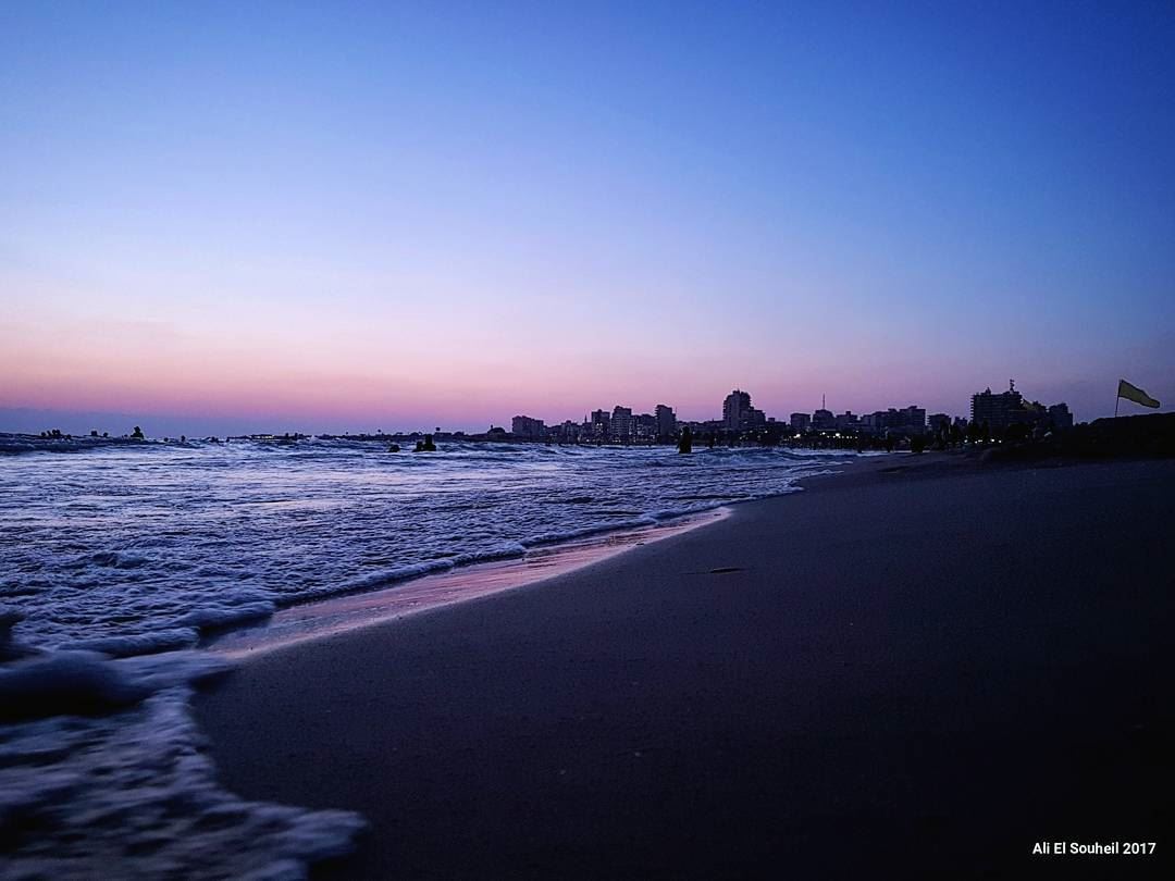  tb  sour  beach  sea  sunset  southlebanon  waves  sky  lebanon  colorful... (Soûr, Al Janub, Lebanon)