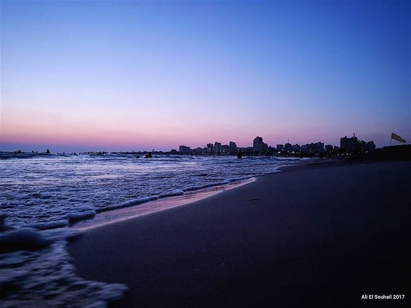  tb  sour  beach  sea  sunset  southlebanon  waves  sky  lebanon  colorful... (Soûr, Al Janub, Lebanon)