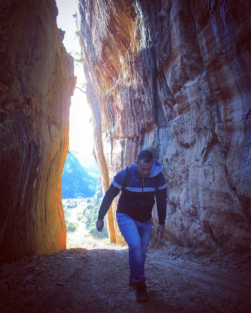  tb  sunday  hiking  rock  path  mountains  nature  mountlebanon  sun ... (Kafr Mattá, Mont-Liban, Lebanon)