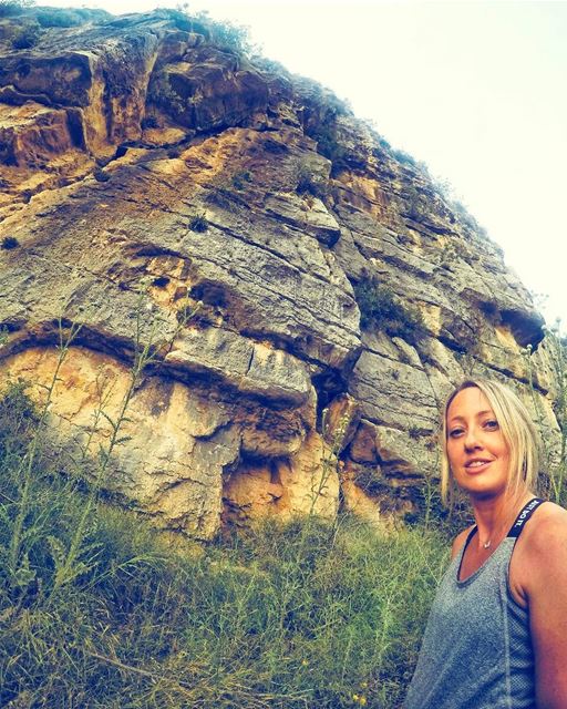 Thank you for reminding me what butterflies feel like 🦋 😅....👱🏻‍♀️ V 🧗 (`Ain Trez, Mont-Liban, Lebanon)