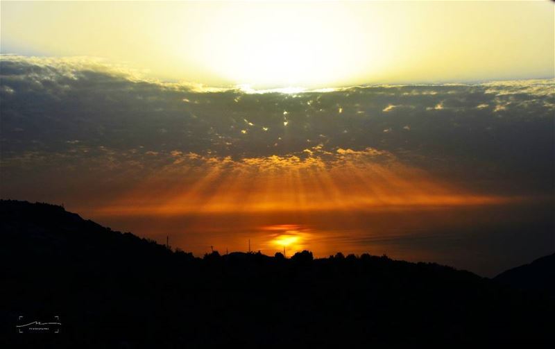 The actual sunset..☀☀ (Arez Jej)