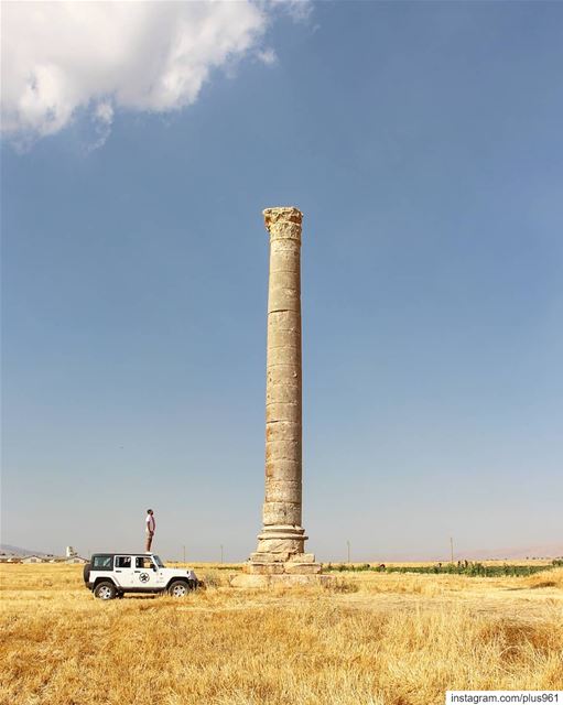 "The column that escaped from Baalbeck temple" 📍 2019 ↔️ 1900Standing... (Aâmoûd Îaât)