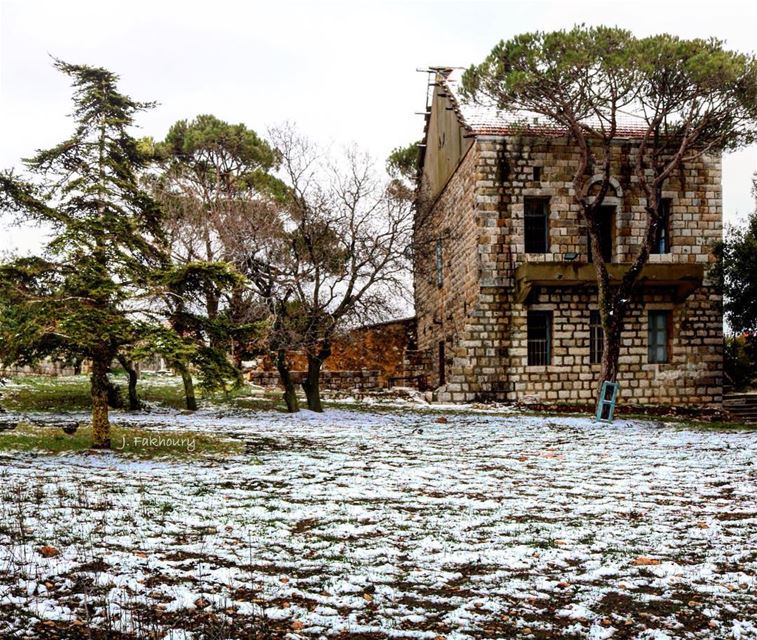 The half snow house @livelovemarjeyoun (Marjayoûn, Al Janub, Lebanon)