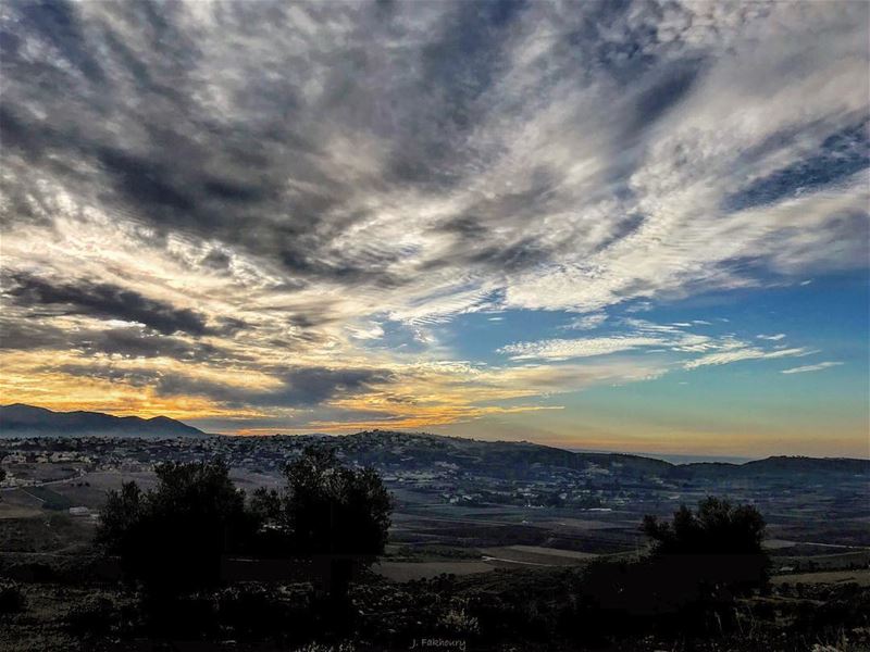 The sun rises even above cloudy skies @livelovemarjeyoun (Marjayoûn, Al Janub, Lebanon)