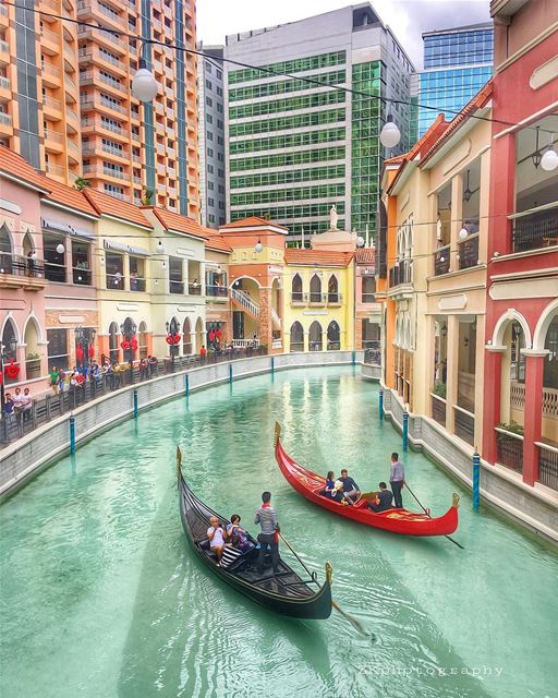 The Villagio of Manila 😁 • ig_lebanon  super_lebanon  ig_today ... (Venice Piazza Grand Canal Mall McKinley Hill)