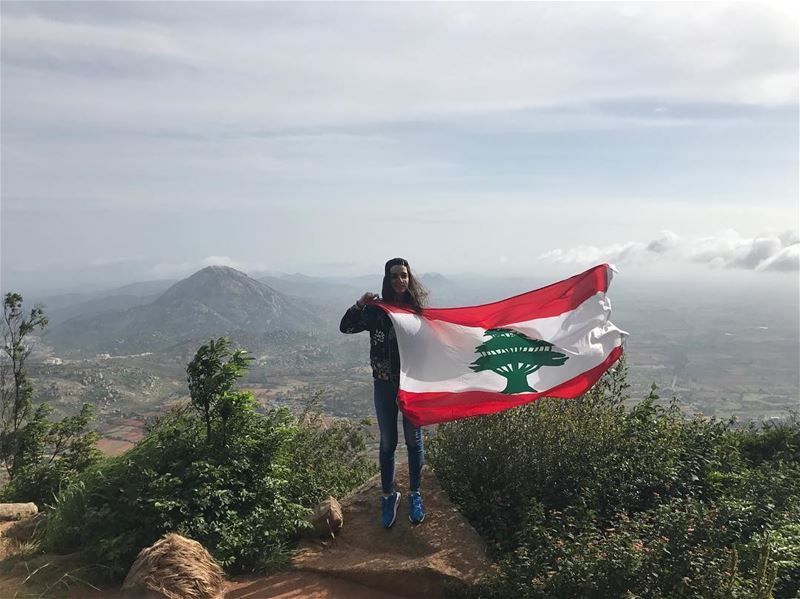 there's no time to be bored in a world as beautiful as this•🇱🇧 (Nandi Hills, India)
