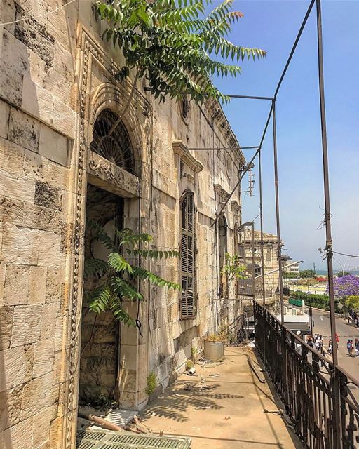 This place has alot of stories to tell💬• lebanonhouses  livelovelebanon... (Joünié)