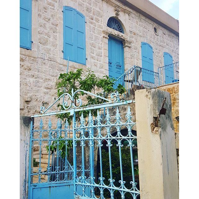 This typical blue of old Lebanese houses 💙