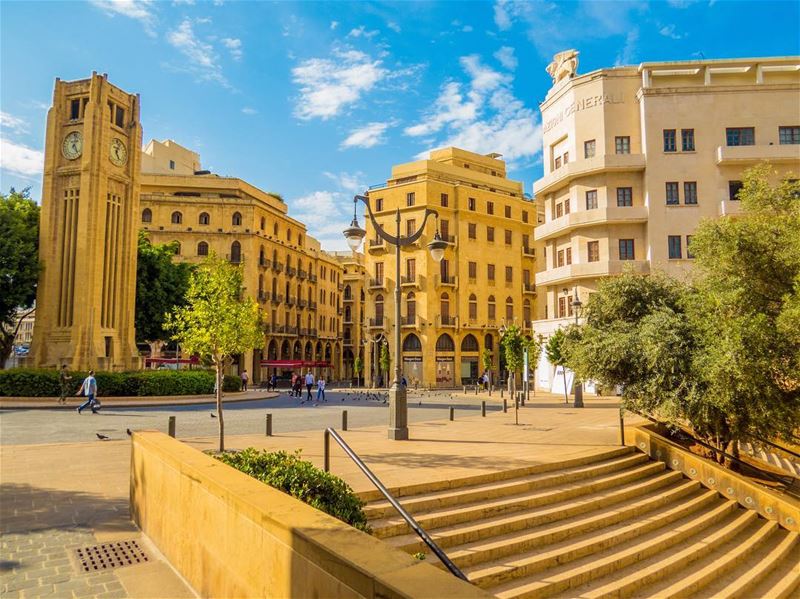 Tic tac, o relógio está correndo e o Natal se aproxima. Que tal curtir... (Downtown Beirut)