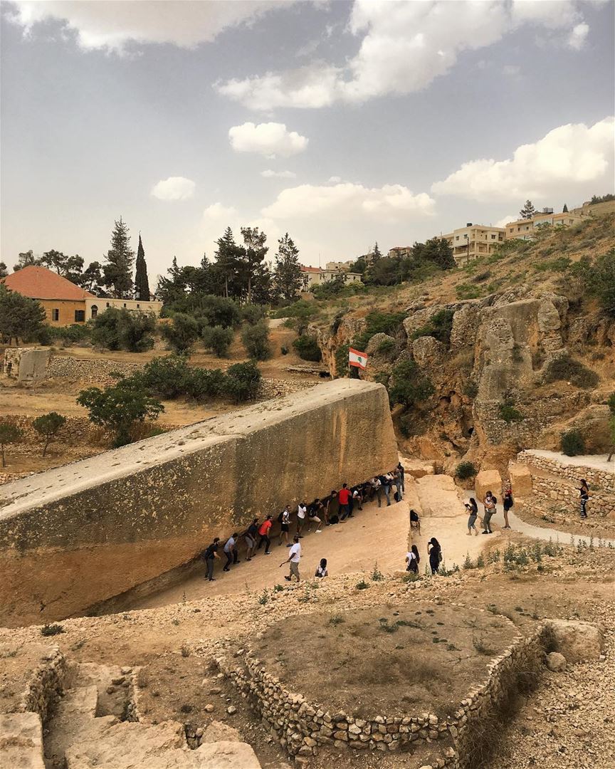 Tiny peeps in wonderful destinations ❤️  PeterWenMaken @livelove.baalbeck (Baalbek, Lebanon)