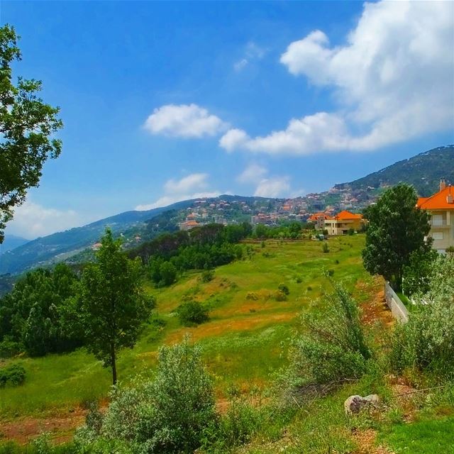 Today's Hike was from Sannine to Baskinta. We walked on Mikhael Naaimi... (Baskinta, Lebanon)