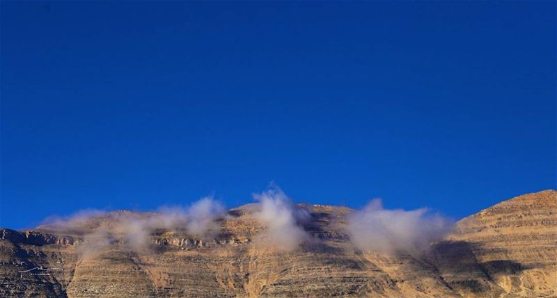 Touching the sky ⛅🗻 (Bcharreh, Liban-Nord, Lebanon)