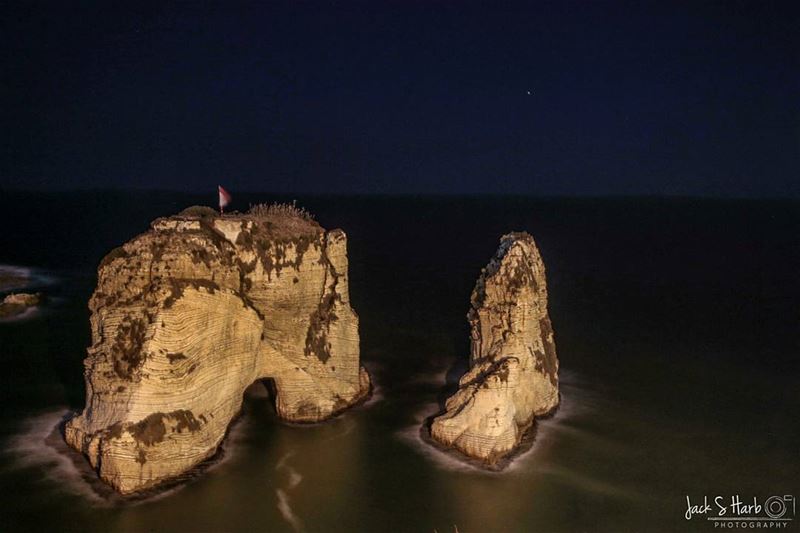 Two huge rock formations, which stand like gigantic sentinels... photo ... (Rawcha)