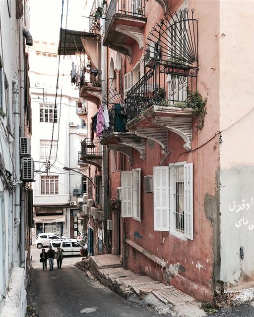 Vis-à-vis 🏘 Beirut iamatraveler discoverearth..... vsco vscocam... (Gemmayzeh Gouraud Street)