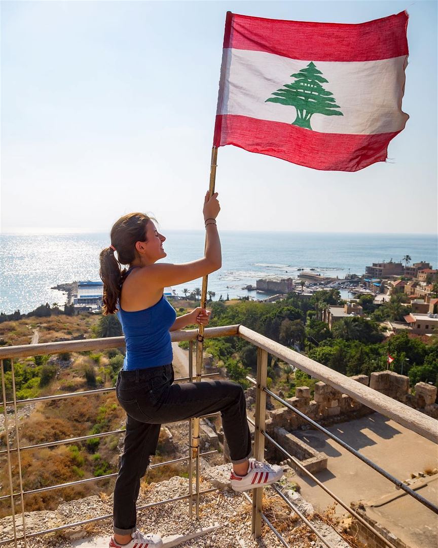 Viva o Líbano. Ame o Líbano. Por @estellemekari ❤️🇱🇧 Live Lebanon. Love... (Byblos, Lebanon)