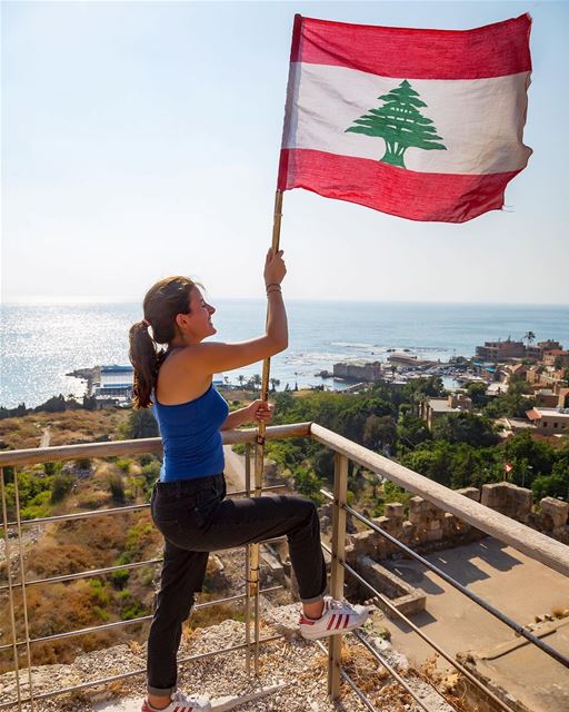 Viva o Líbano. Ame o Líbano. Por @estellemekari ❤️🇱🇧 Live Lebanon. Love... (Byblos, Lebanon)