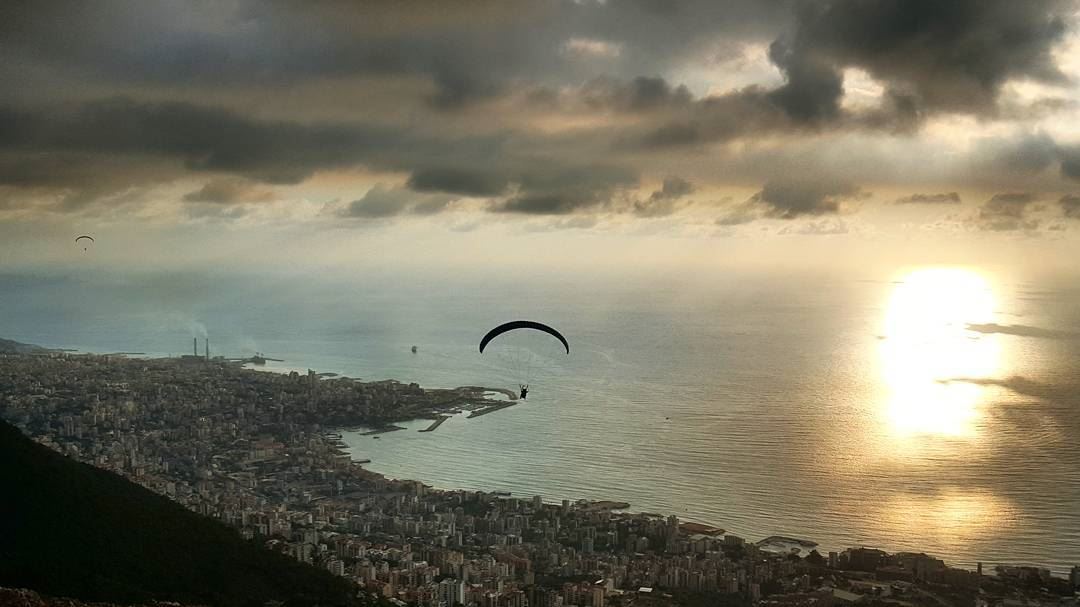 Walking gets too boring when u learn to fly 😍 (Ghosta, Mont-Liban, Lebanon)