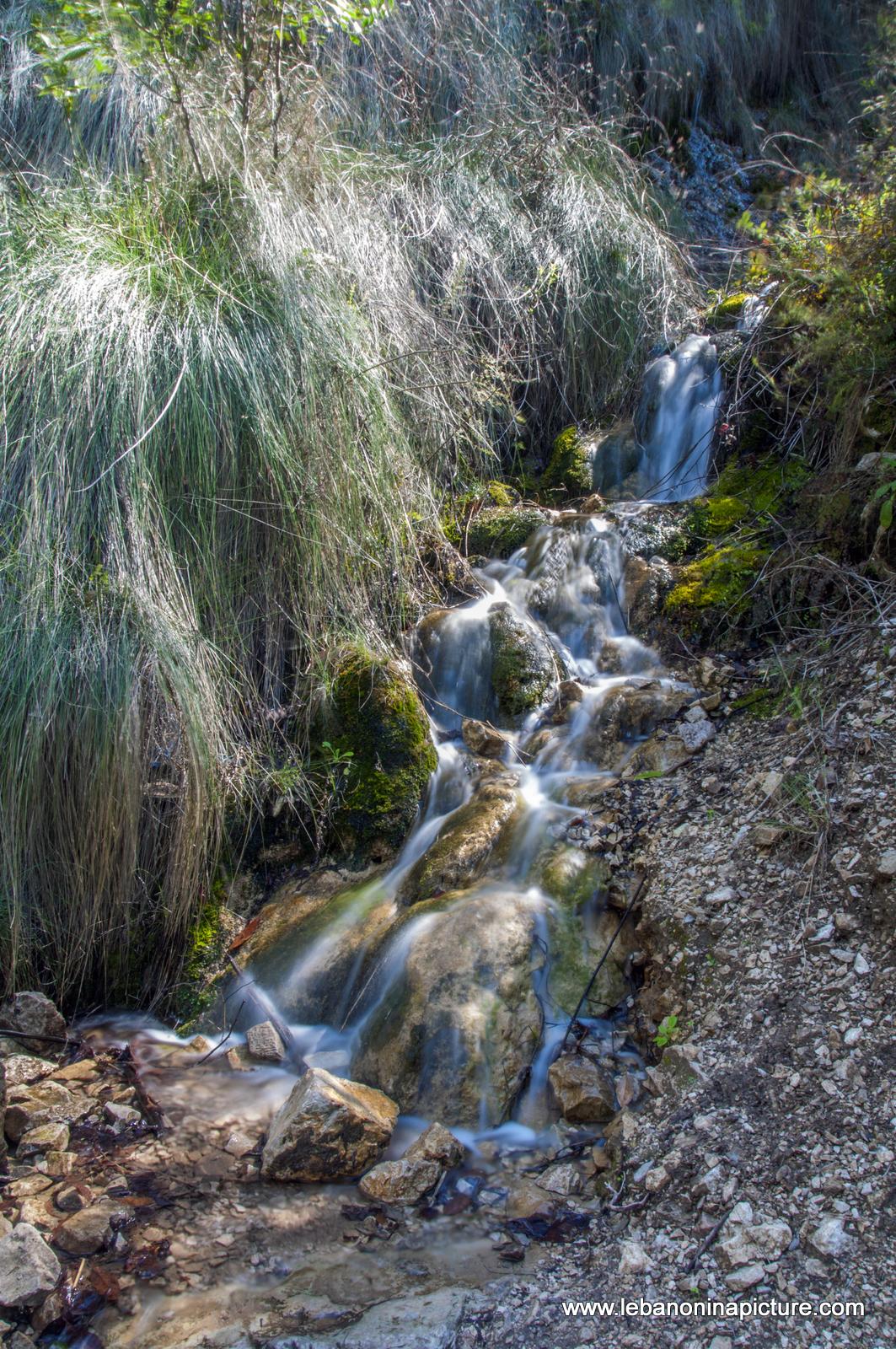 Water flowing on the hiking trail leading to Chouwen Lake