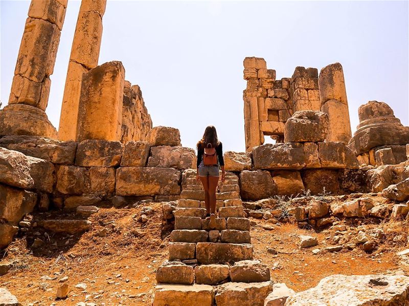 We were able to roam the Qasr Naous Roman Temple freely, and, best of all,... (Aïn Aakrîne, Liban-Nord, Lebanon)