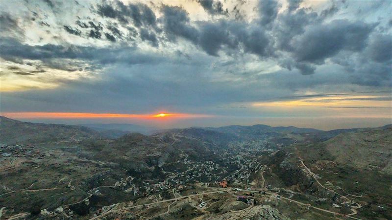 Went to the top then I went even higher and took this shot.Spectacular... (Faraya, Mont-Liban, Lebanon)