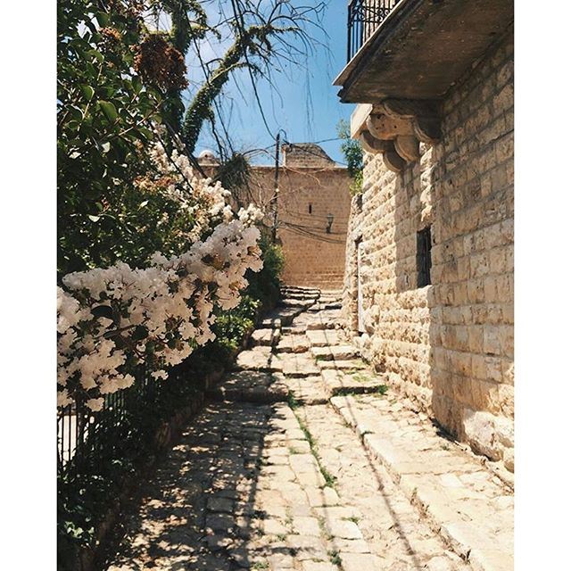 What about a morning walk in the old streets of Deir el Qamar ? (Dair al-Qamar)