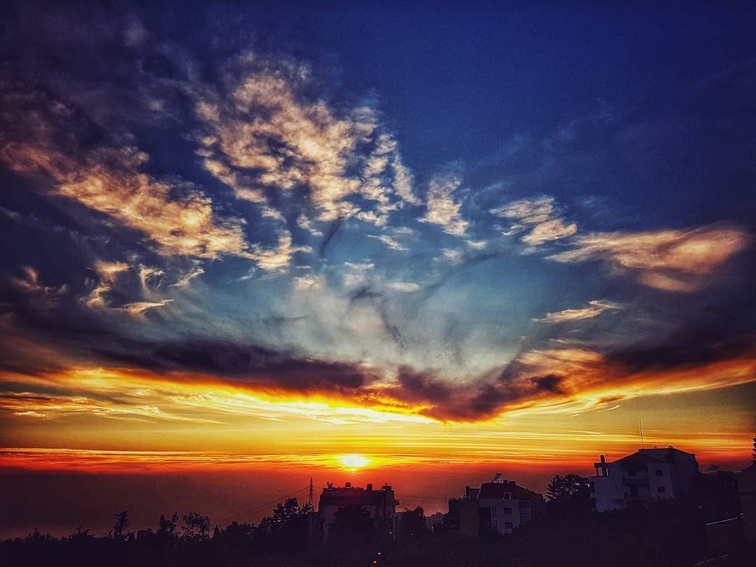 What an amazing  weekend to be 🌅  sunnydays  sky  homesweethome sunsets... (Ajaltoun, Mont-Liban, Lebanon)