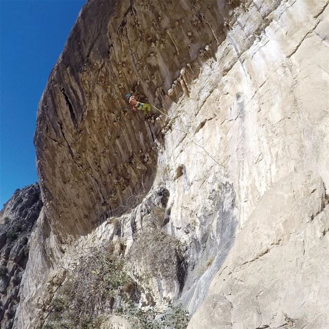 What do you think about this huge overhang wall?!....... (Tannurin At Tahta, Liban-Nord, Lebanon)