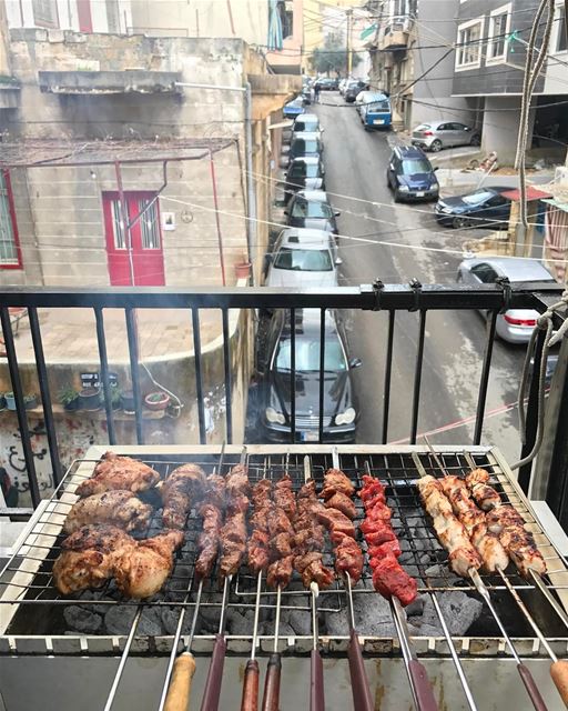 What's a sunny Lebanese Sunday if there's no barbecue?! 👀☀️🍗 (Ein El Remmaneh)