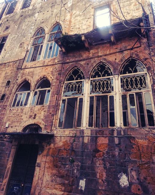 When you're late for a meeting but stop to take a shot of this beauty.. ⚪⚪⚪ (Hamra, Beyrouth, Lebanon)