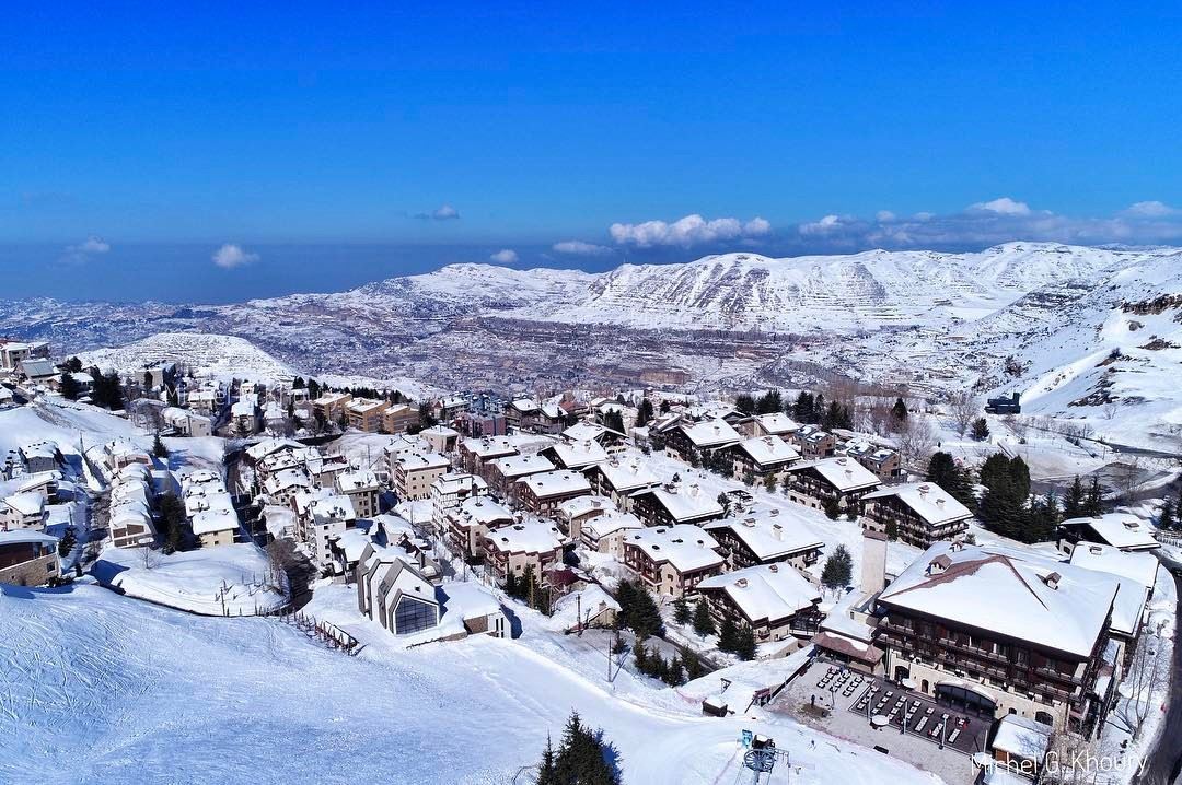 White morning from Mzaar... 🙋🏻‍♂️ AboveLebanon  Lebanon  LiveLoveBeirut...