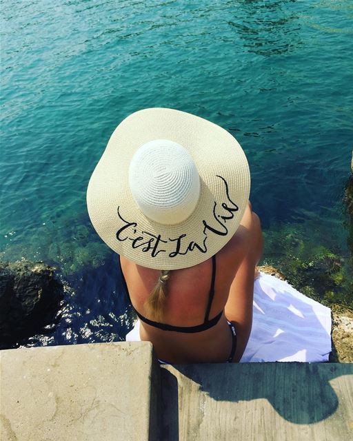 Wish I was spending my Thursday like this ...what are you guys up to today... (Joünié)