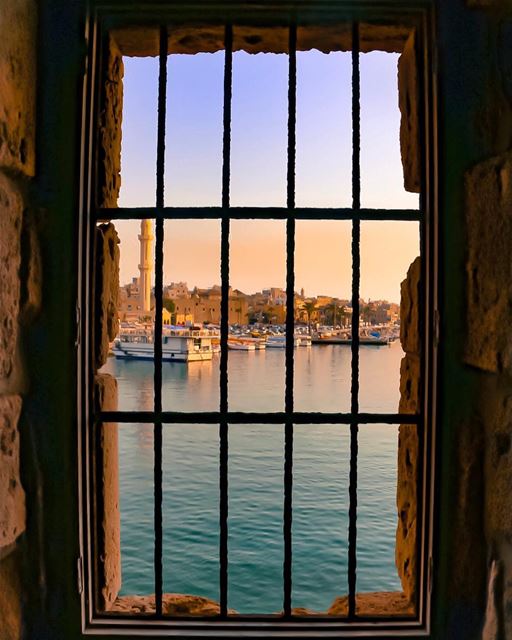 Would you choose living in an ugly house with a bad view, or would you... (Saida The Sea Castle)