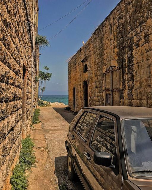 Yalla 3al ba7er!• lebanonhouses  livelovelebanon  livelovebeirut ... (Old souk Jounieh)