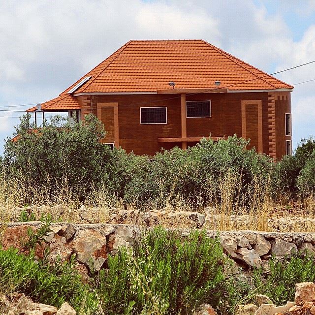 أمنلي بيت مطرح منك ساكن 😄 Photo at Kafra village South Lebanon. 🇱🇧...