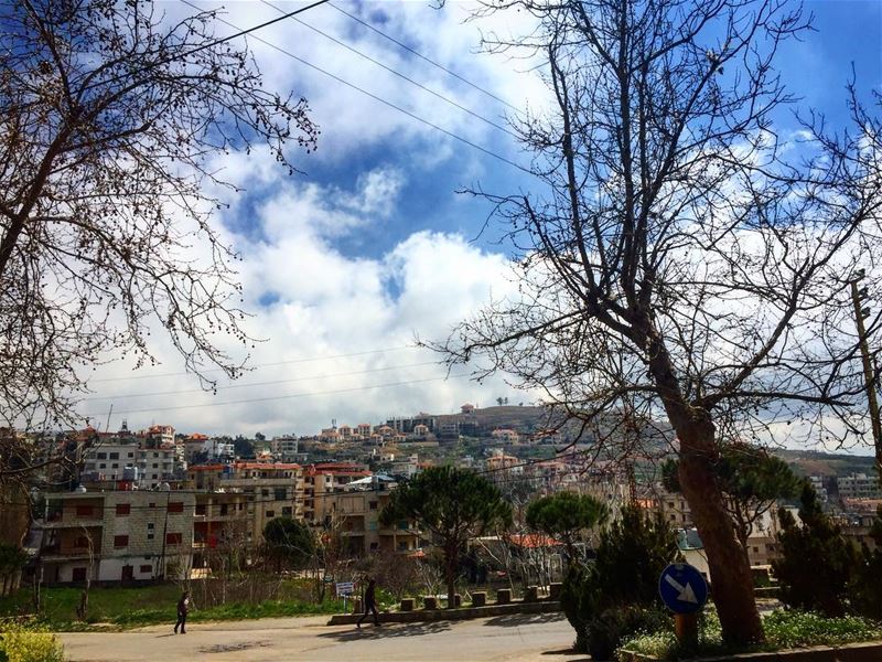 إنجوي يور ويك أند..💙—————————— morning  saturday  weekend  nature  sky ... (Ru'Aysat Sawfar, Mont-Liban, Lebanon)