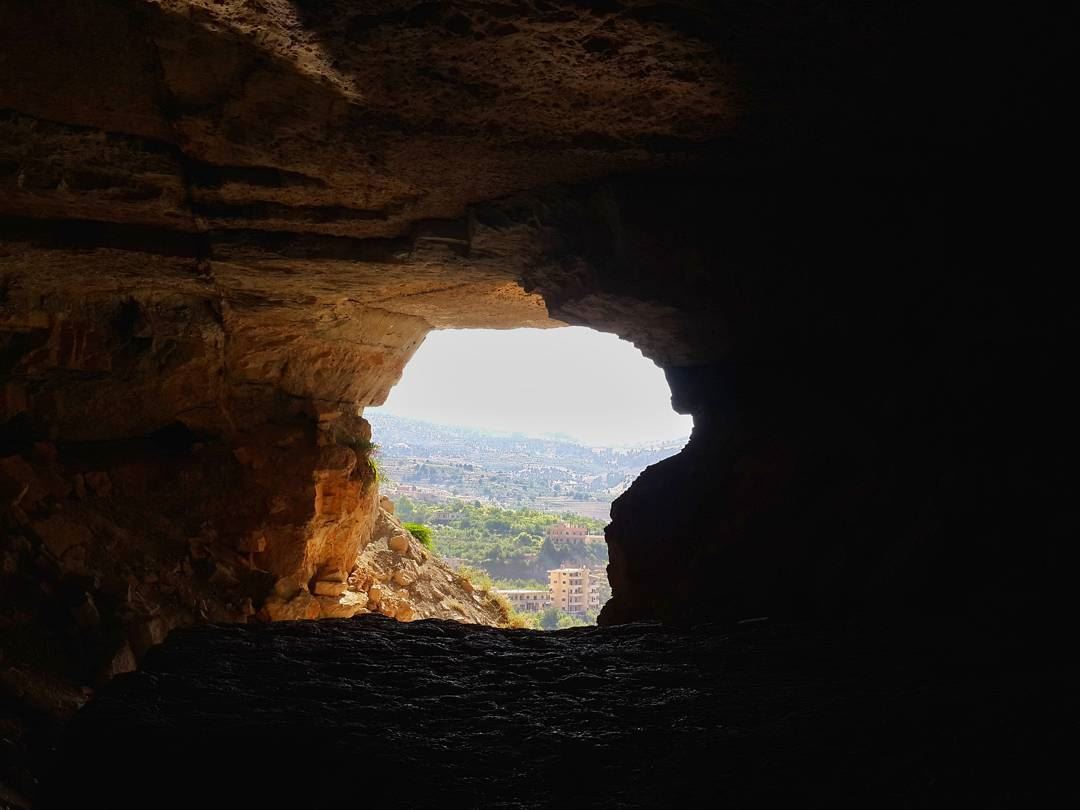 ابقِ عينيك على النور وستعبر كل العتمة👌👌 lebanon  photography ...