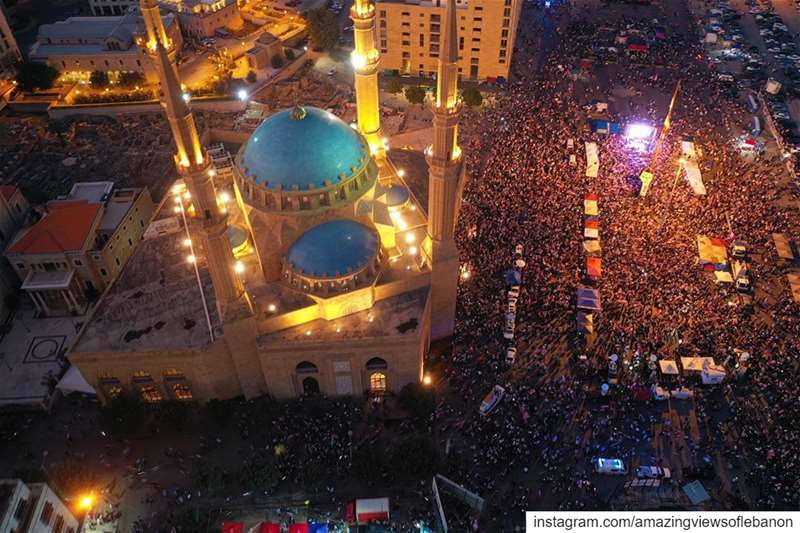 الشّعب يريد إسقاط النّظامGuys the revolution is neither done nor dead... (Martyrs' Square, Beirut)