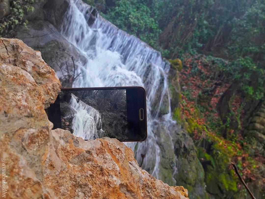 الصخور تسد الطريق أمام الضعفاء،، اما الأقوياء فيستندون عليها 👌📷 🍃 🌳 ... (Jezzîne, Al Janub, Lebanon)