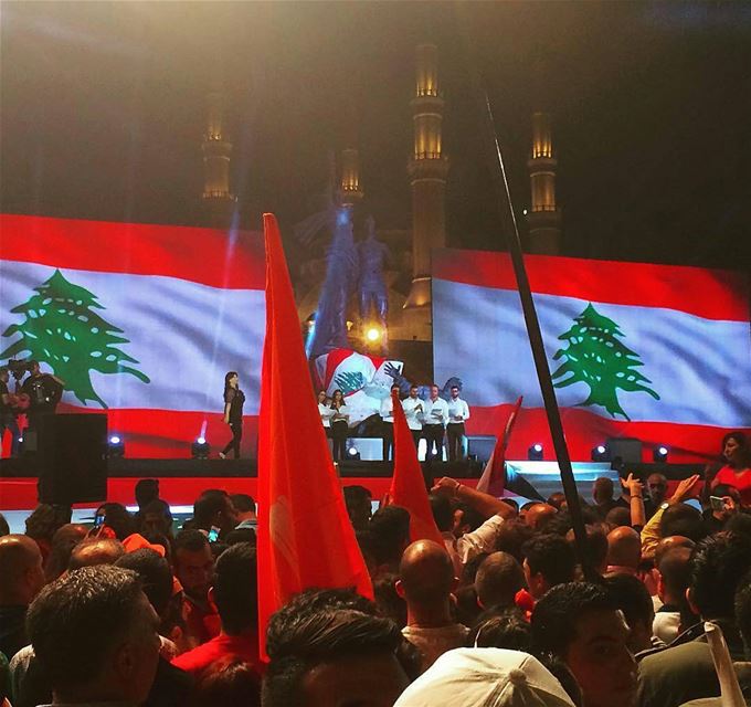 الله يحمي  لبنان وشعب لبنان...تصبحون على خيرBy @fafou.ch  LebaneseFlag ... (Martyrs' Square, Beirut)