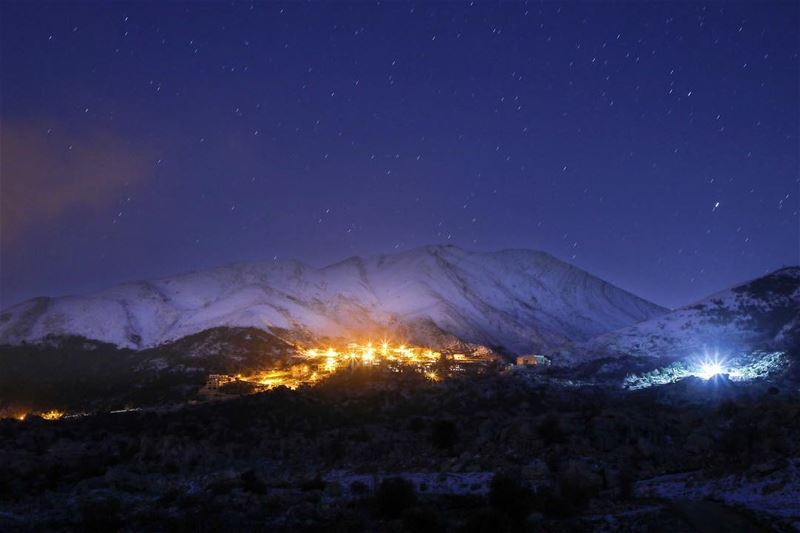 ✨بلدة عين مجدلين يعلوها جبل تومات نيحا .... photography photographer... (Kfar Hoûné, Al Janub, Lebanon)