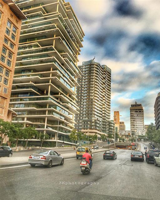 بيروت يا بيروت.. يا قصة بصندوق فرجة كبير.. 🇱🇧 • insta_lebanon ... (Beirut, Lebanon)